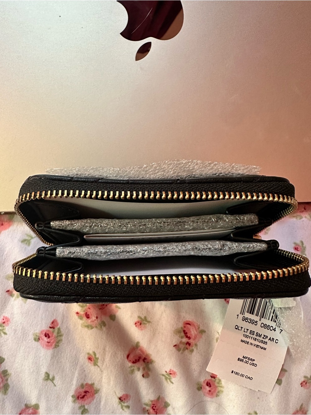 Coach Essential Black Small Zip Around Card Case with Pillow Quilting - Picture 3 of 7